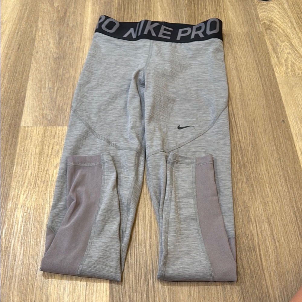 Nike Gray Leggings with Elastic Waistband and Breathable Design